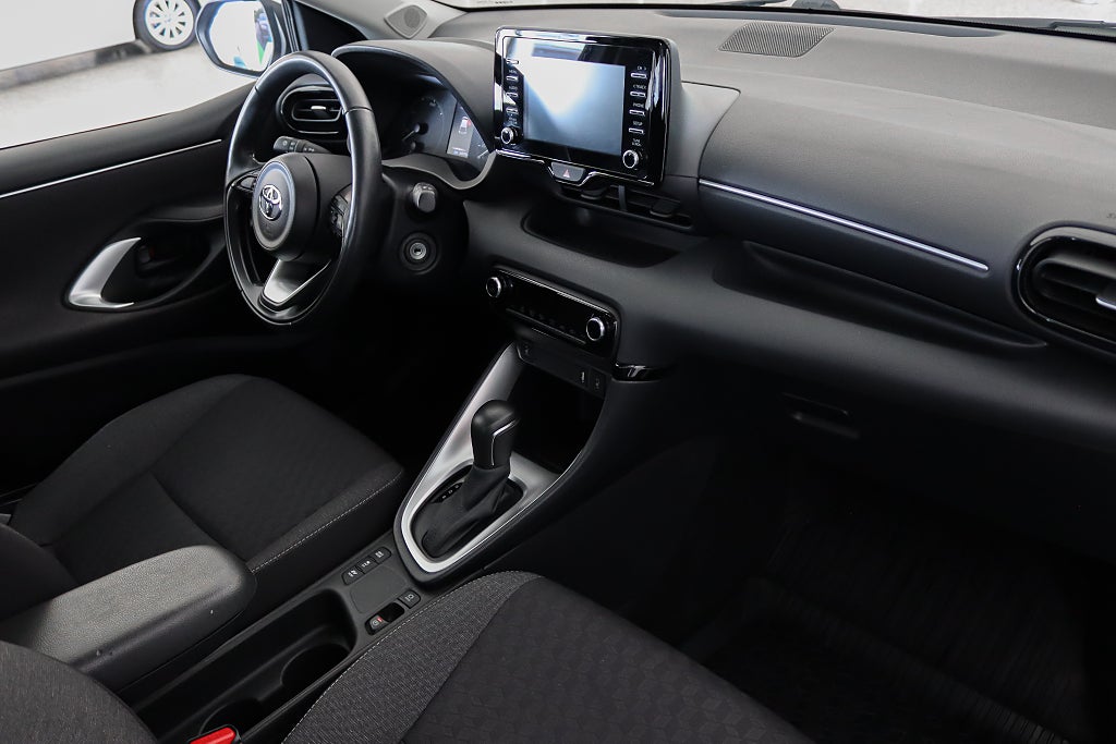 Toyota Yaris Hybrid CVT Active B-kamera Säkerhetspaket Moms