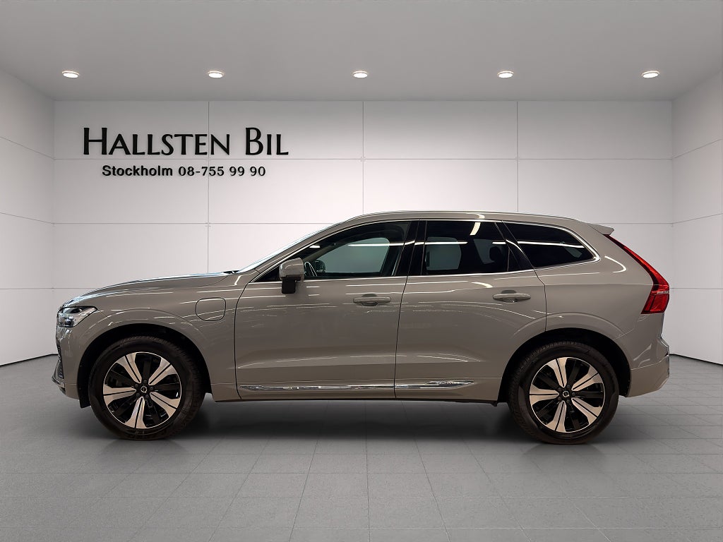 Volvo XC60 Recharge T6 Plug In AWD Core Edition MOMS Panorama Drag