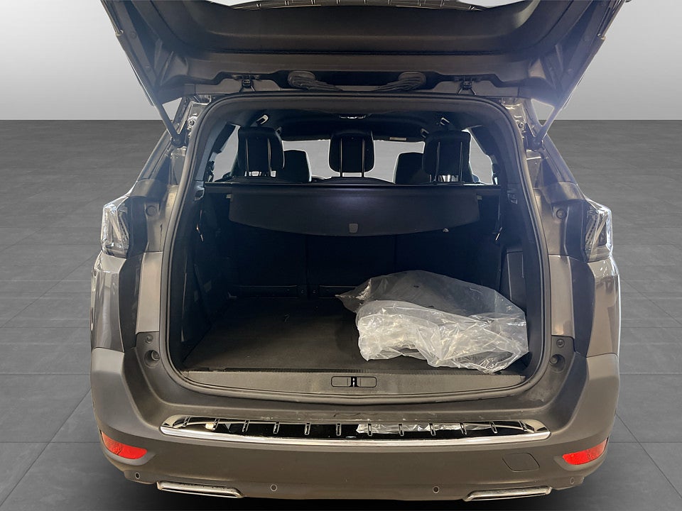 Bild på Peugeot 5008 GT 1.2 PT 130hk Aut 7-SITS B-KAMERA CARPLAY