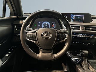 Lexus UX 250h E-Four CVT Rattvärme Kamera Psens CarPlay SoV