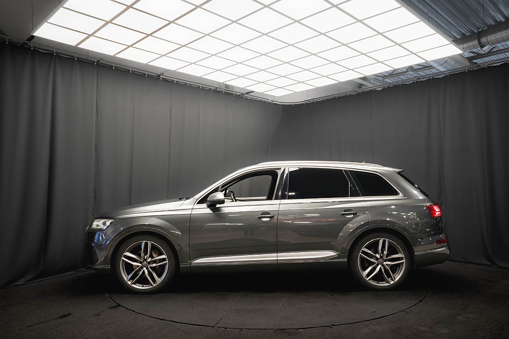 Audi Q7 TDI V6 Q S-Line 7-sits LUFT DRAG 22'' BOSE D-VÄRM 272hk
