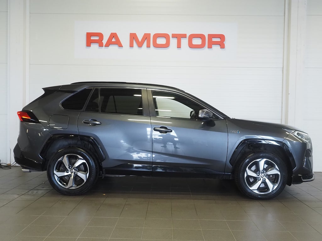 Toyota RAV4 AWD PHEV 306hk Launch Edition | Kamera | Drag | Navi | 2021