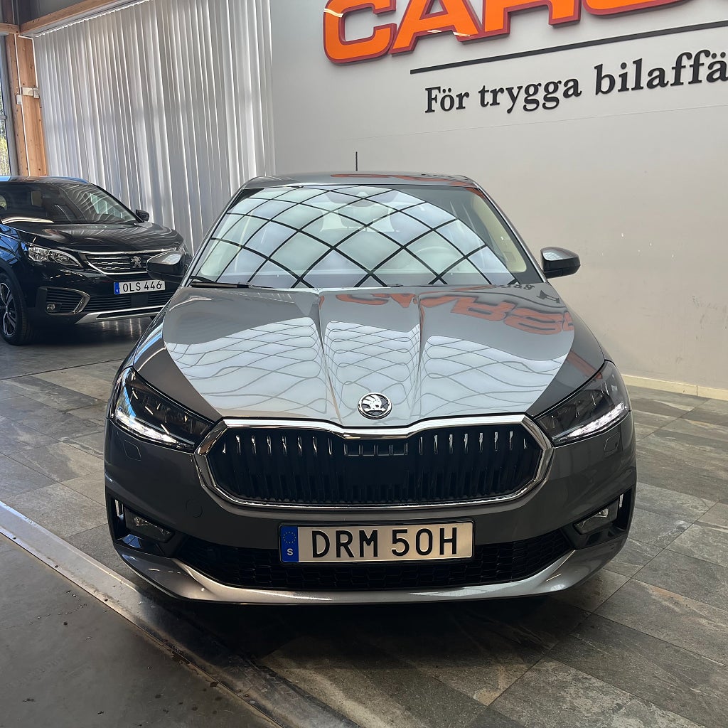 Skoda Fabia 1.0 MPI 80HK Carplay Backkamera Värmare