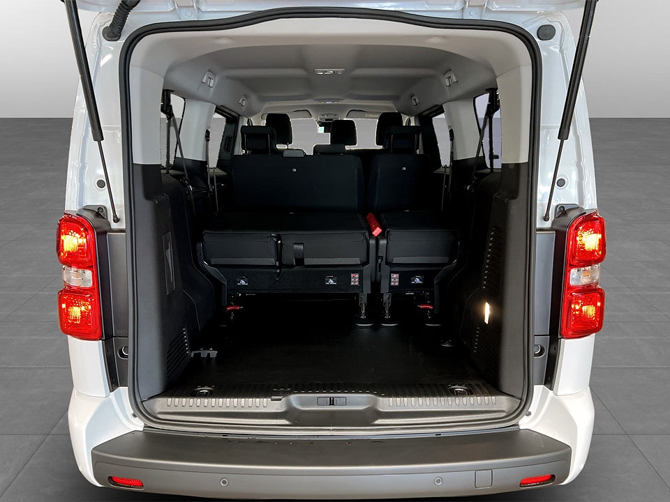 Bild på Citroën SpaceTourer Plus 2.2 BHDi 180hk Aut 9-SITS DUBBLA SKJUTDÖRRAR