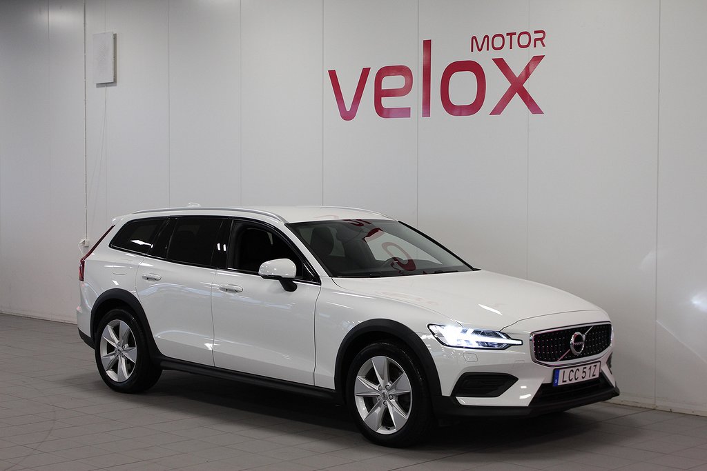 Volvo V60 Cross Country B4 AWD Momentum Drag Nav Kamera