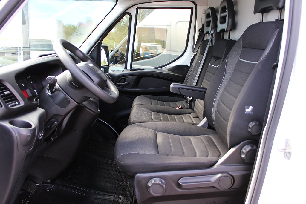 Iveco Daily 35-140 Skåpbil 2.3 JTD L4H2 MOMS 3-SitsHi-Matic Euro 6