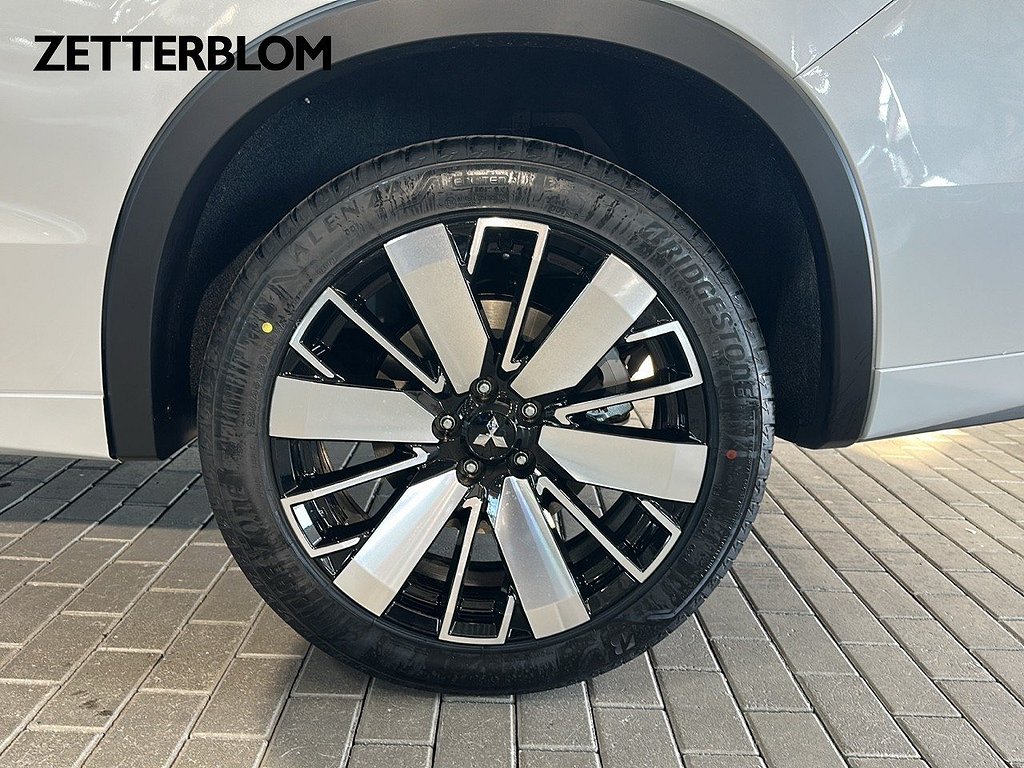 SUV Mitsubishi Outlander 13 av 18