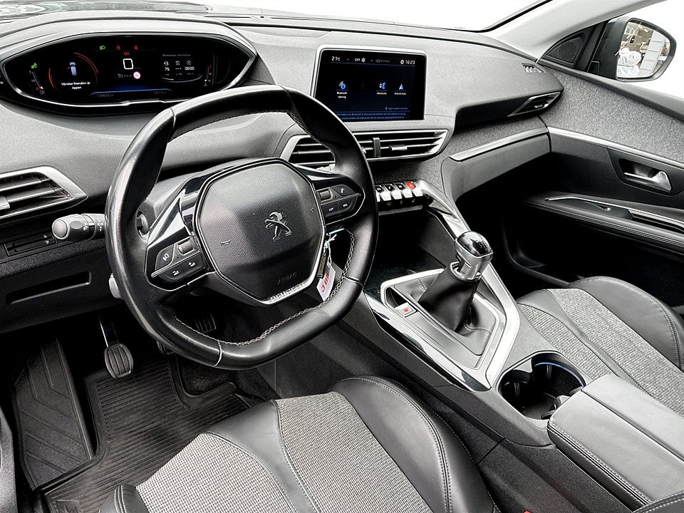 Bild på Peugeot 3008 Allure 1.2 PT 130hk DRAG P-SENSORER