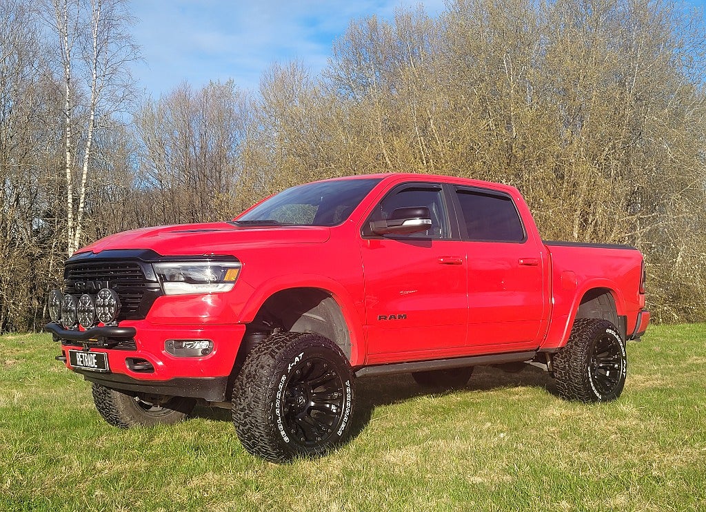 RAM 1500 Crew Cab 5.7 V8 HEMI 4x4 Nightedition