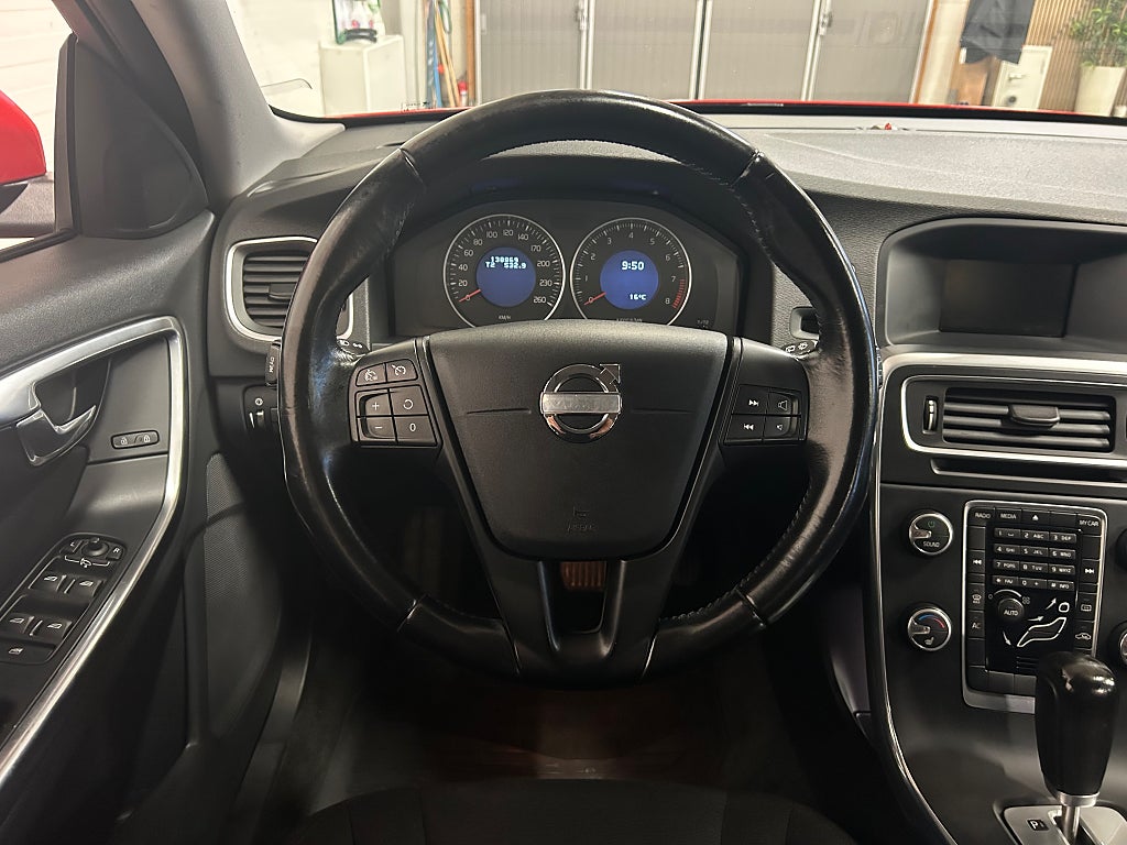 Volvo V60 T4F 180hk Aut Kinetic |Drag|Värmare|Keyless| 2012