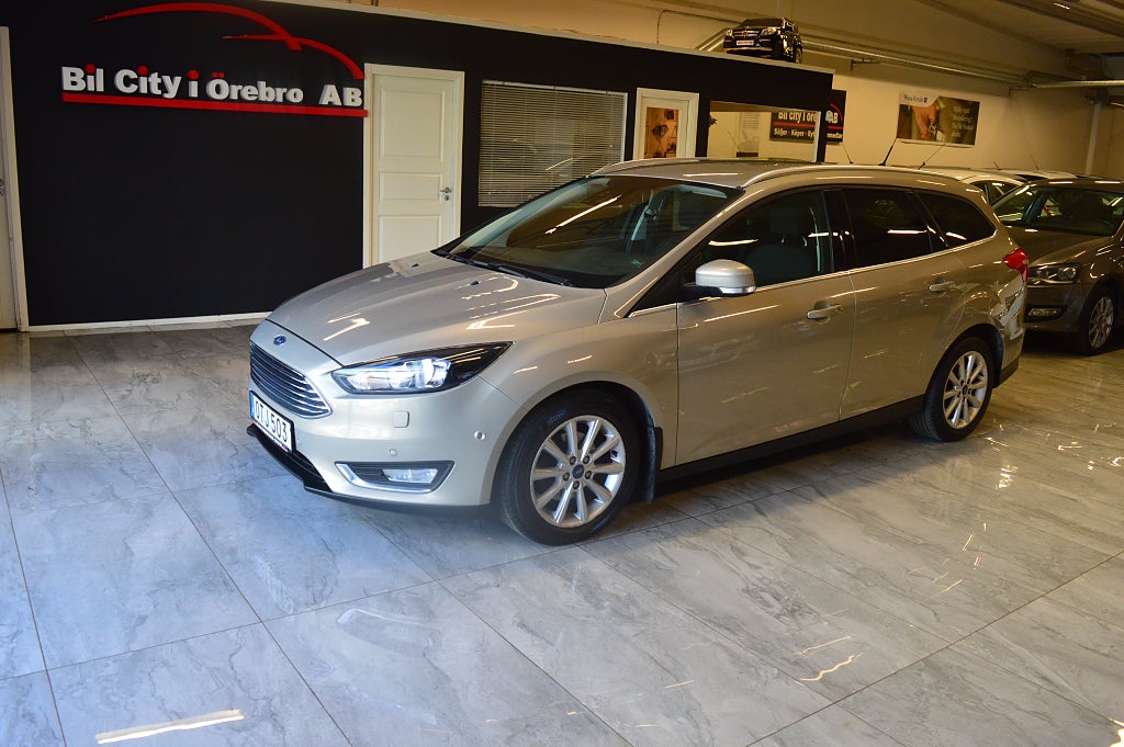 Ford Focus 1.0 (125hk) EcoBoost Titanium Låga Mil / Drag / Nyservad & Besik
