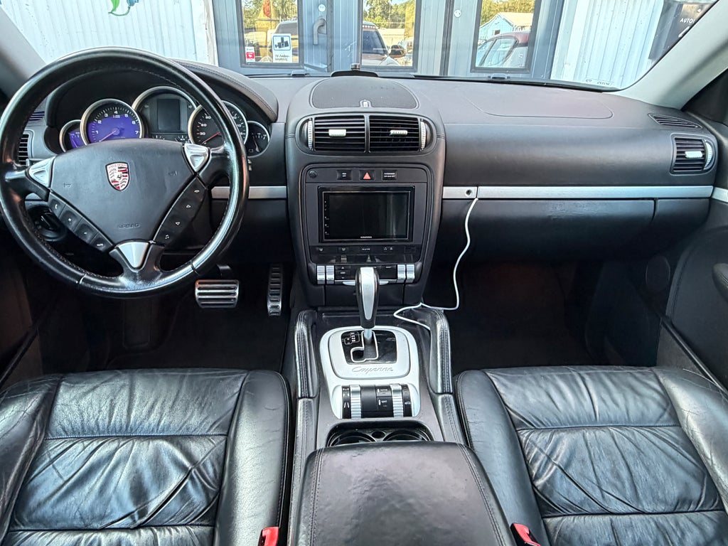 Porsche Cayenne 2006 - miniatyr 12
