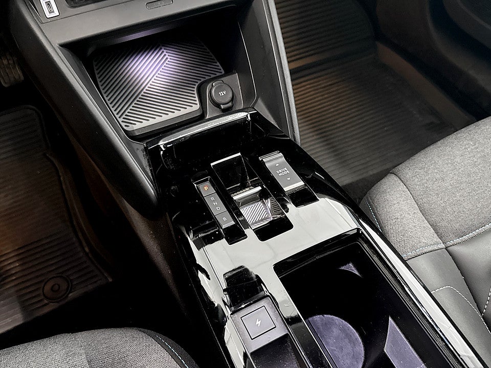 Bild på Citroën e-C4 Shine 50kWh 136hk Aut B-KAMERA CARPLAY