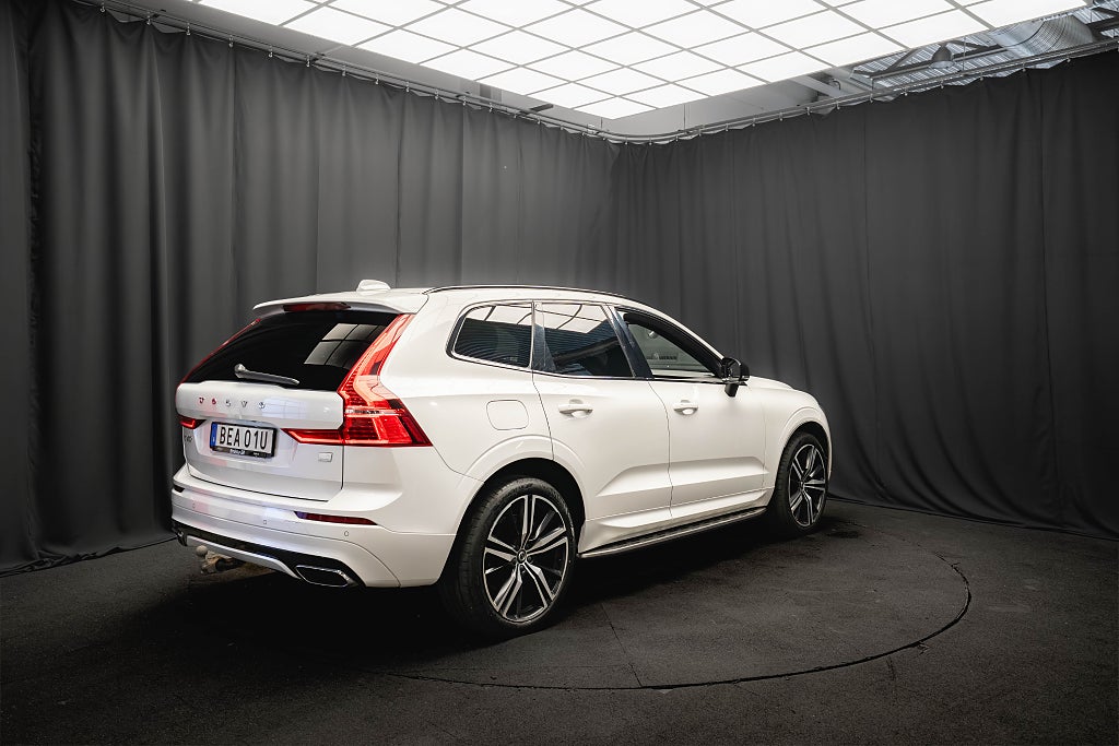 Volvo XC60 Recharge T6 AWD R-Design B&W PANO DRAG 21' PÄRLEMO MOMS
