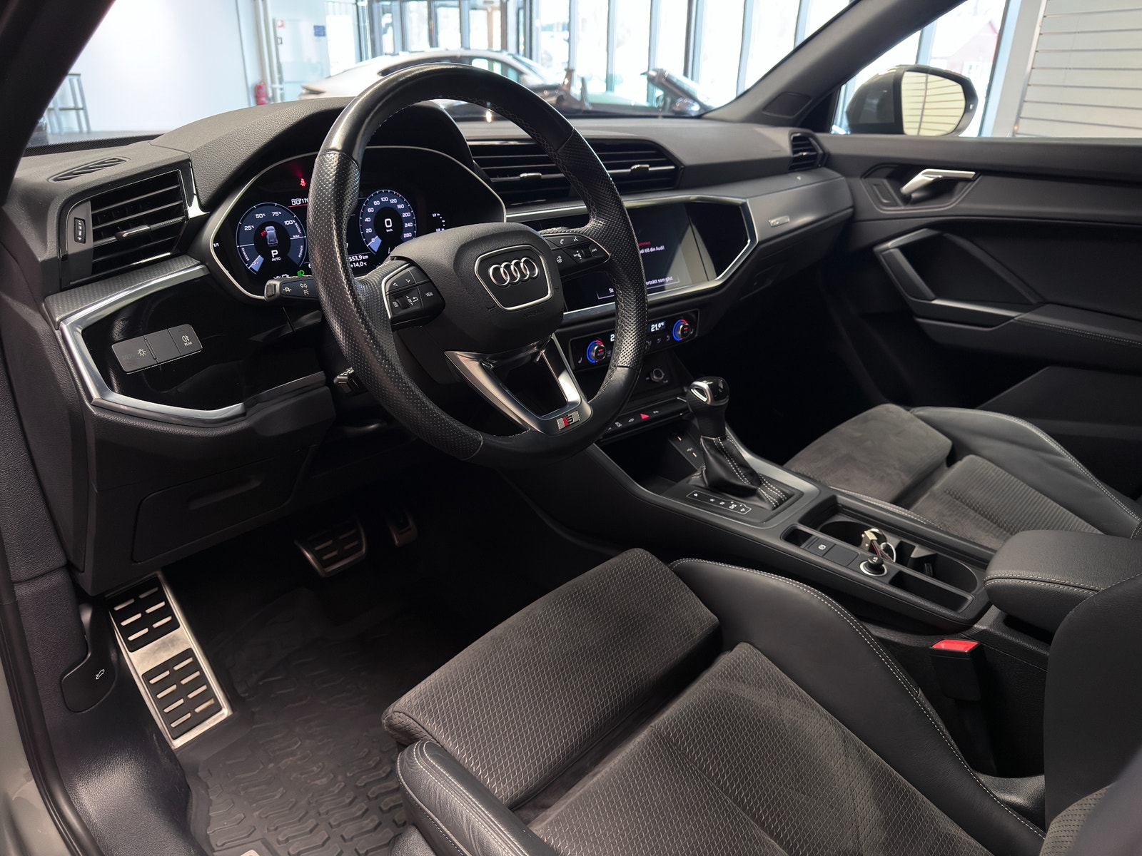 Audi Q3 45 TFSI e 245hk S-line | Dragkrok | Svart Optikpaket 2021 - miniatyr 12