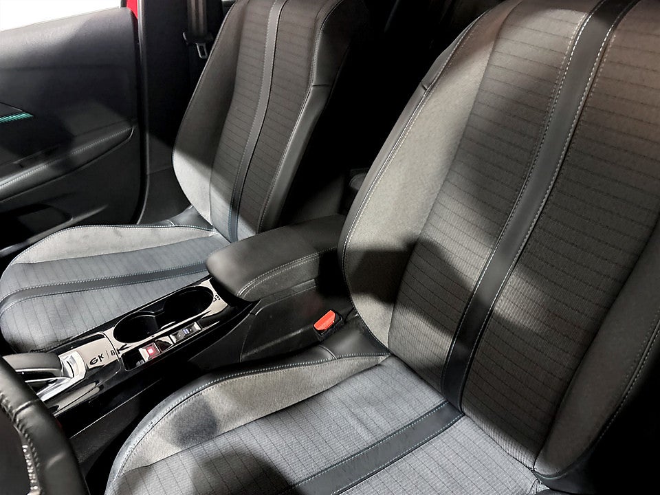 Bild på Peugeot e-208 Allure Pack 50kWh 136hk Aut B-KAMERA CARPLAY