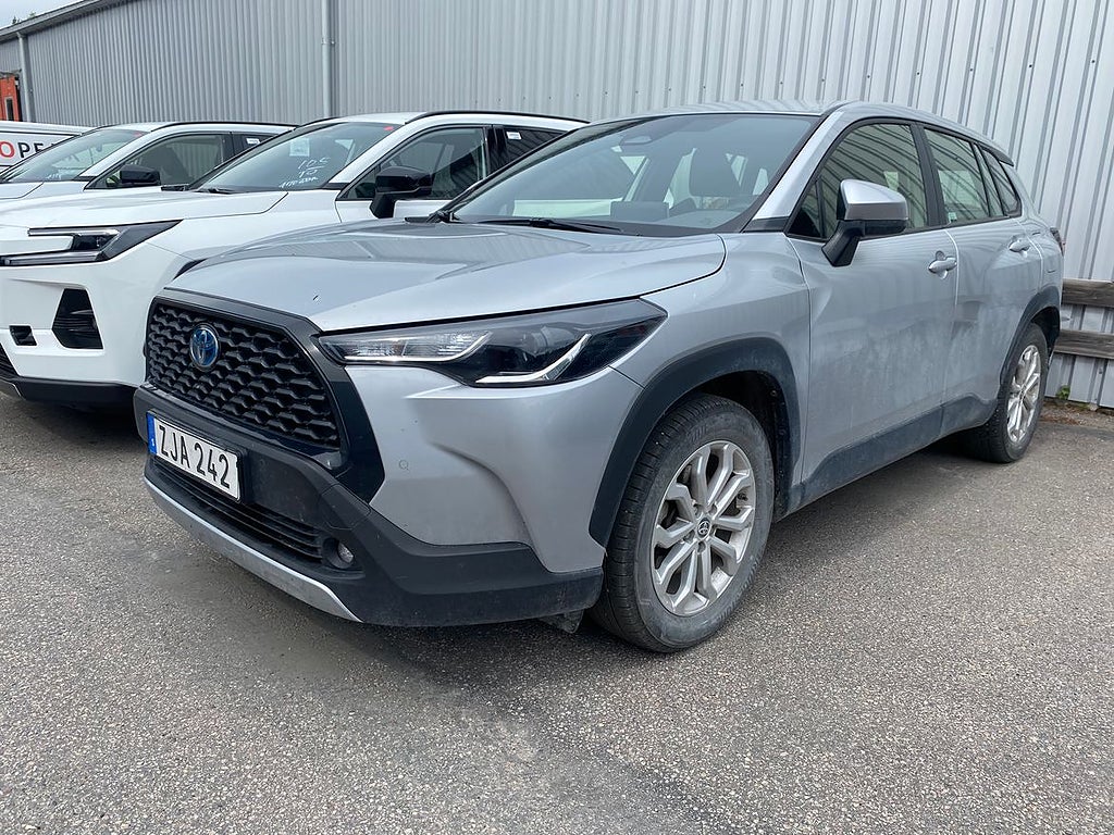 Toyota Corolla Cross COROLLA CROSS 2,0 HYBRID AWD-I ACTIV...
