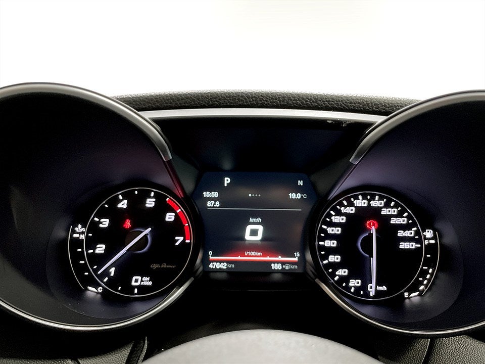 Bild på Alfa Romeo Giulia Veloce 2.0 Turbo 16V Q4 280hk Aut 4WD - ELSTOL,H/K,B-KAMERA