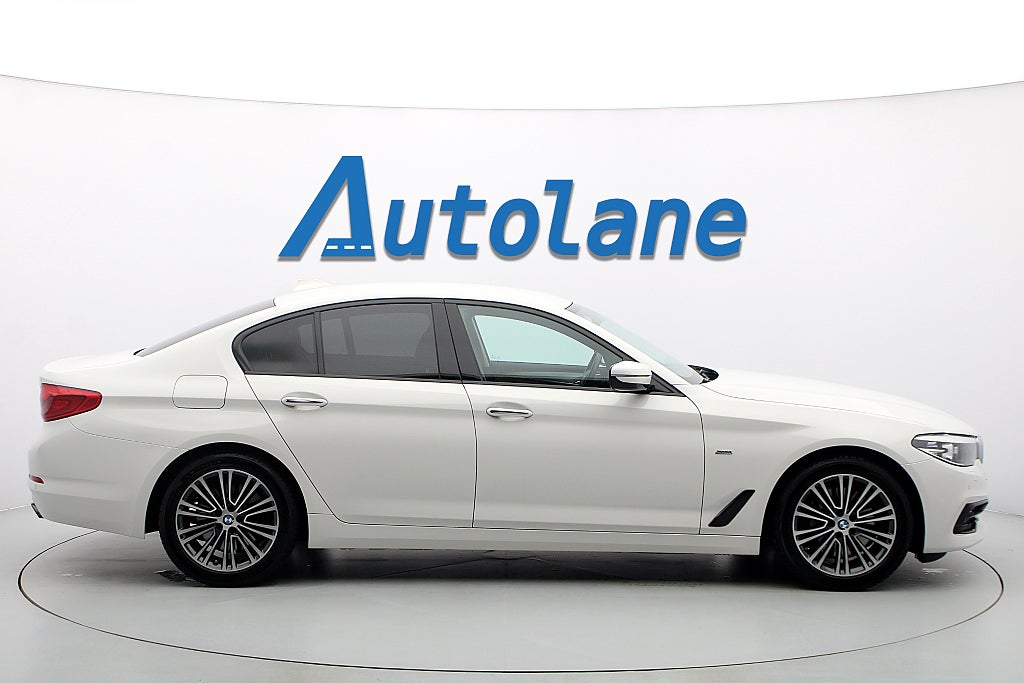 BMW 540 i Sedan SportLine, HUD, 340hk, Dragkrok, Back kamera