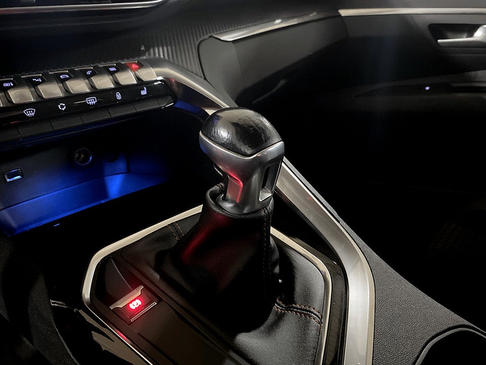 Bild på Peugeot 5008 Active 1.2 PT 130hk - 7-SITS, DRAG