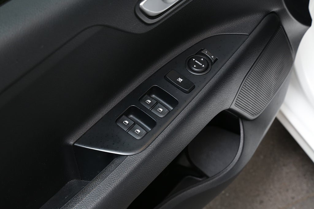 Kia Rio 1,2 84hk Launch Edition CarPlay P-sensorer