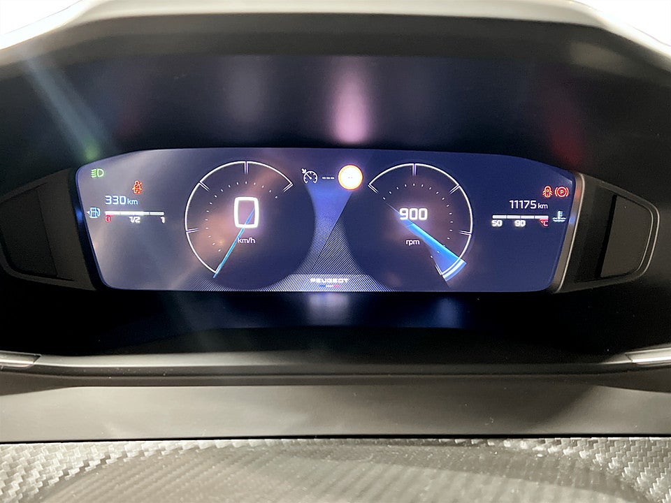 Bild på Peugeot 2008 Allure 1.2 PT CARPLAY P-SENSORER 130hk