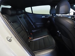 Halvkombi Kia Stinger 12 av 24