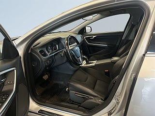 Volvo S60 D3 Momentum S&V-hjul/keyless/Dvärm/Psens/Rattvärm/Fart