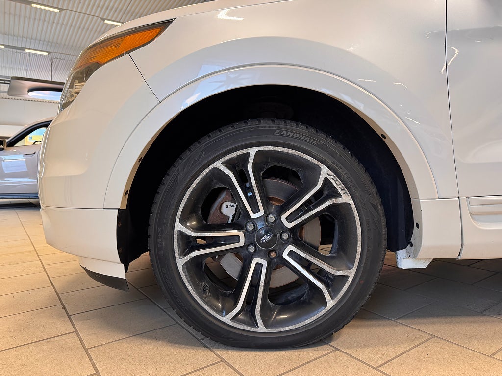 Ford Explorer 2013 - miniatyr 38