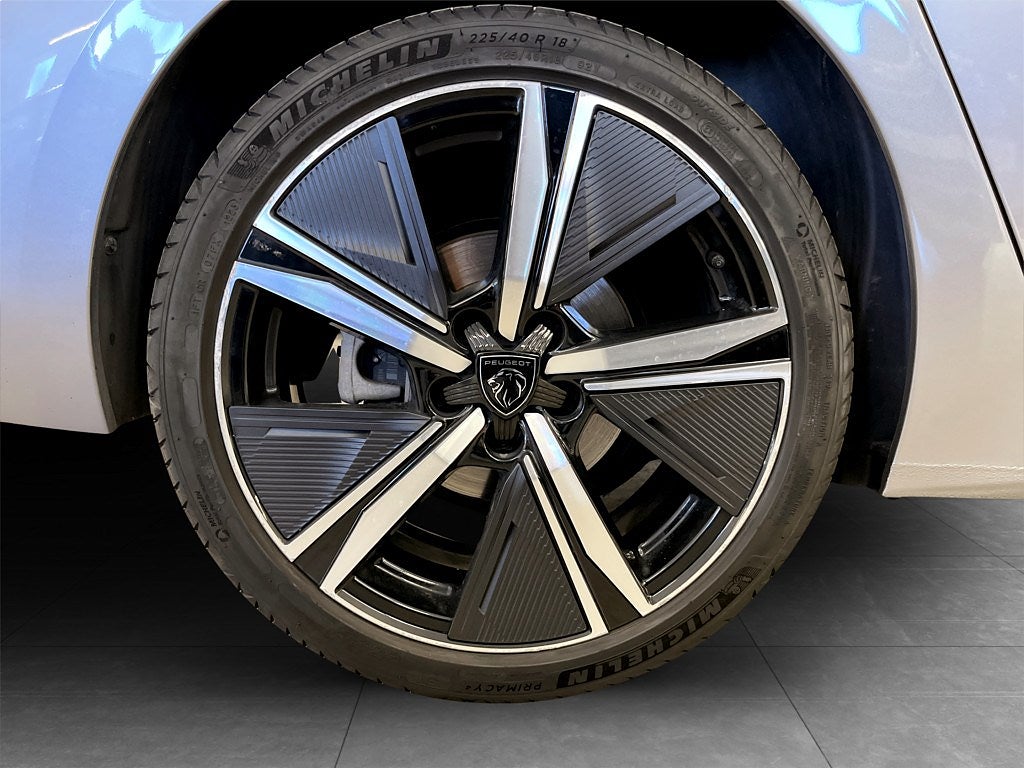 Bild på Peugeot 308 5D GT 1.2 PT 130hk Aut - B-KAMERA, CARPLAY, NAV