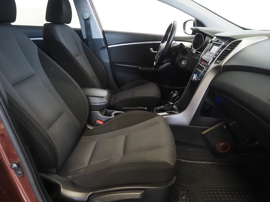 Hyundai i30 Kombi 1.6 GDI 135hk Aut Business Dragkrok Motorvärmare 2014