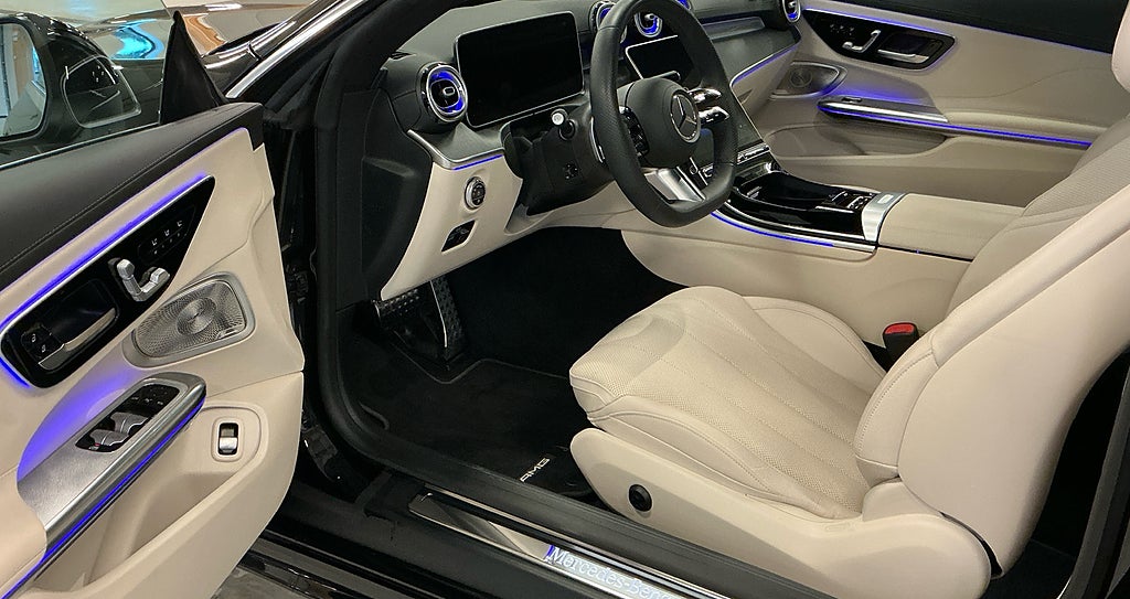 Mercedes-Benz CLE 300 4MATIC Cabriolet AMG Premium Läder Drag Burmester - bild 4