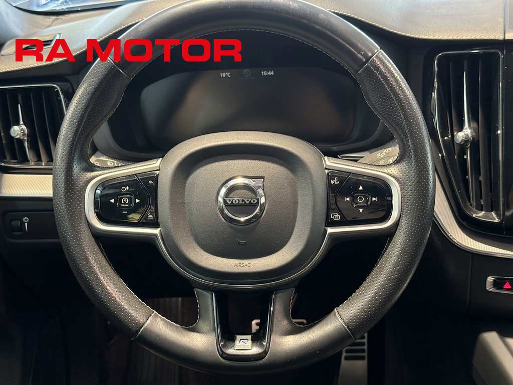 Volvo XC60 T5 250hk R-Design | B&W | Drag | 360° | Navi | HUD | 2019