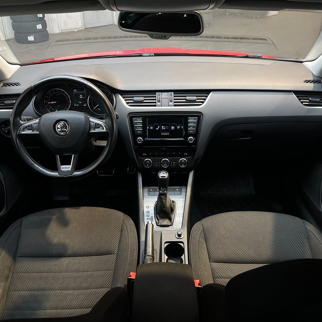 Skoda Octavia Scout 2.0 TDI 4x4 Aut Värmare Drag Carplay
