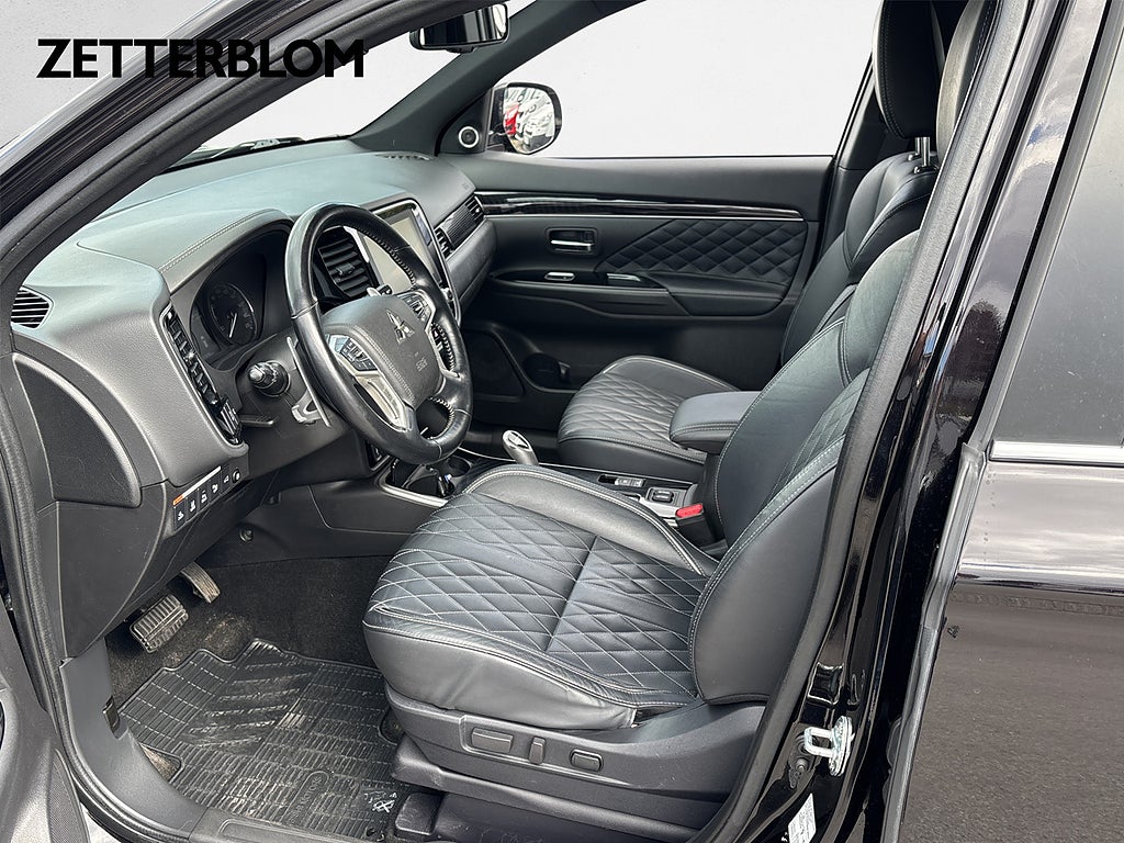 SUV Mitsubishi Outlander 7 av 15