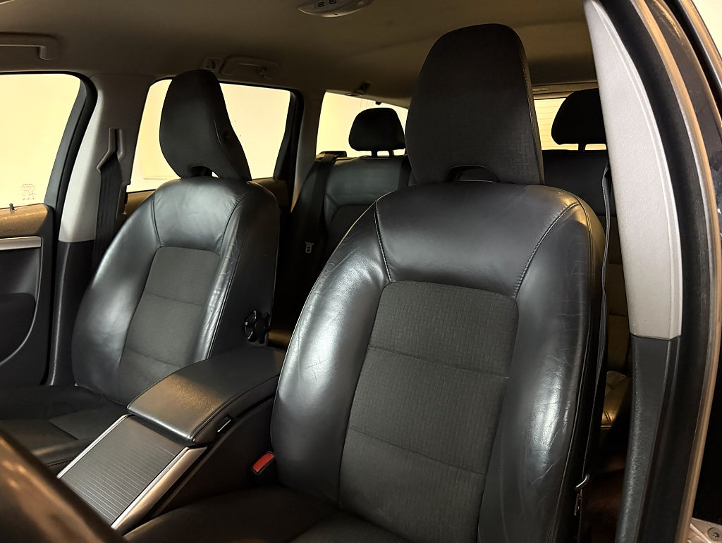 Volvo V70 D2 Geartronic MOMENTUM DRAGKROK FULLSERVAD RATTVÄRME