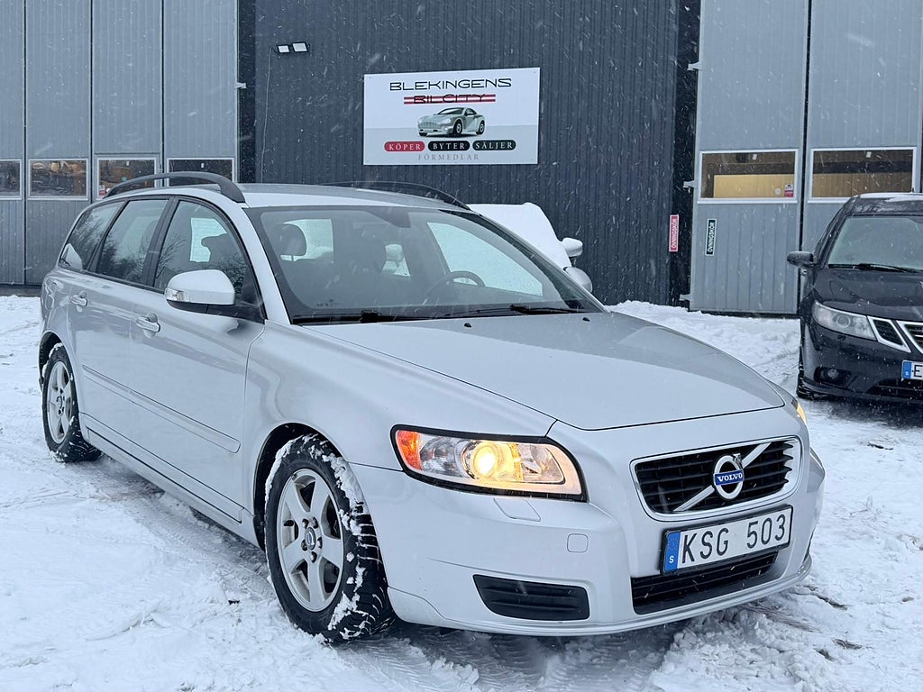 Volvo V50 D2 Kinetic Dragkrok Nykamrem Ny servad