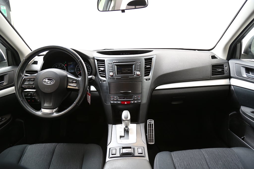 Subaru Legacy 2,5i 173hk Business AWD Kombi Motorv Drag 2013