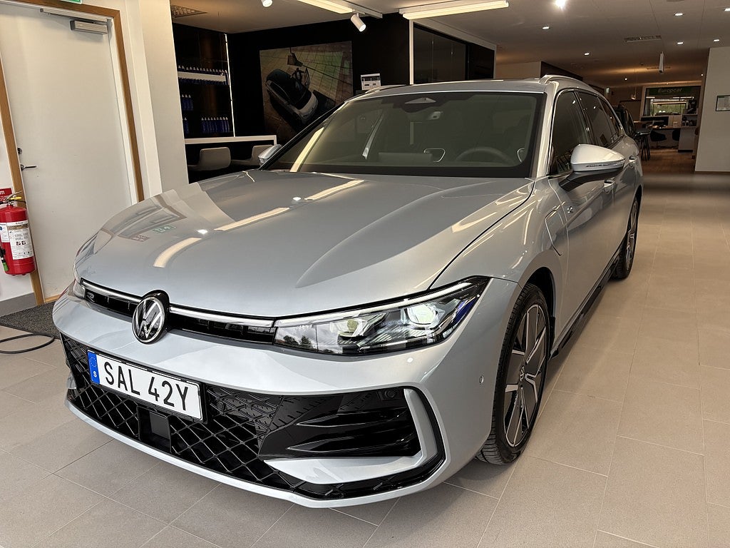 Volkswagen Passat eHybrid 272hk R-Line Privatleasing 4995kr tom 21/6