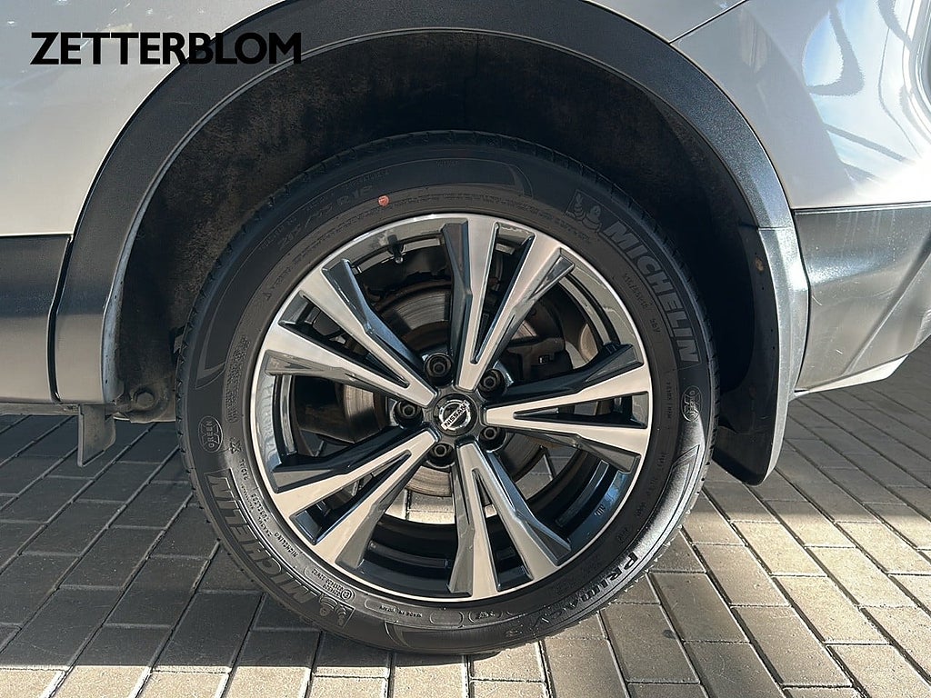 SUV Nissan Qashqai 13 av 17