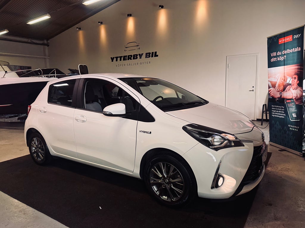 Toyota Yaris Hybrid E-CVT Active Euro 6 BT Backkamera Låga Mil!