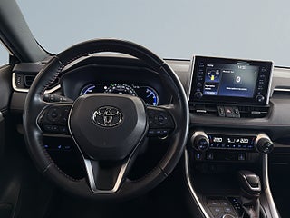 Toyota RAV4 Plug-in Hybrid E-CVT Active S&V-hjul Backkamera Carplay – bild 9