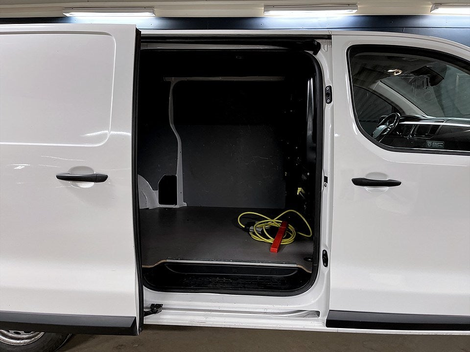 Bild på Peugeot e-Expert PRO 75kWh 136hk Aut L3 - CARPLAY, NAV