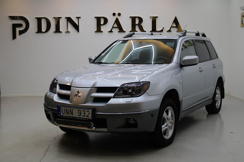 Mitsubishi Outlander 2.4 AWD Automat Lågmil M-Värme Ny Besiktad 