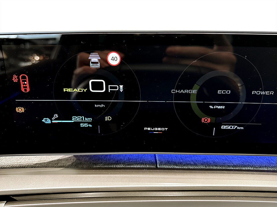 Bild på Peugeot E-3008 GT 86kWh 214hk Aut B-KAMERA CARPLAY