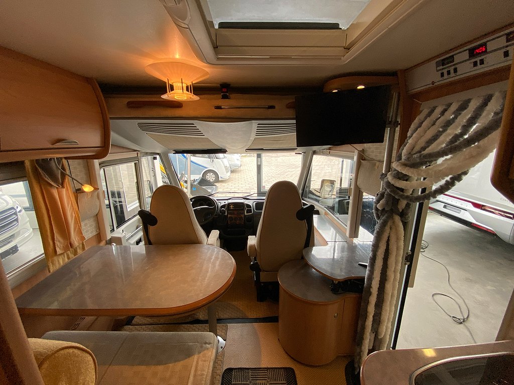 Bürstner i 640 Elegance / ALDE / Solcell / B-kort / Dragkrok - Bürstner