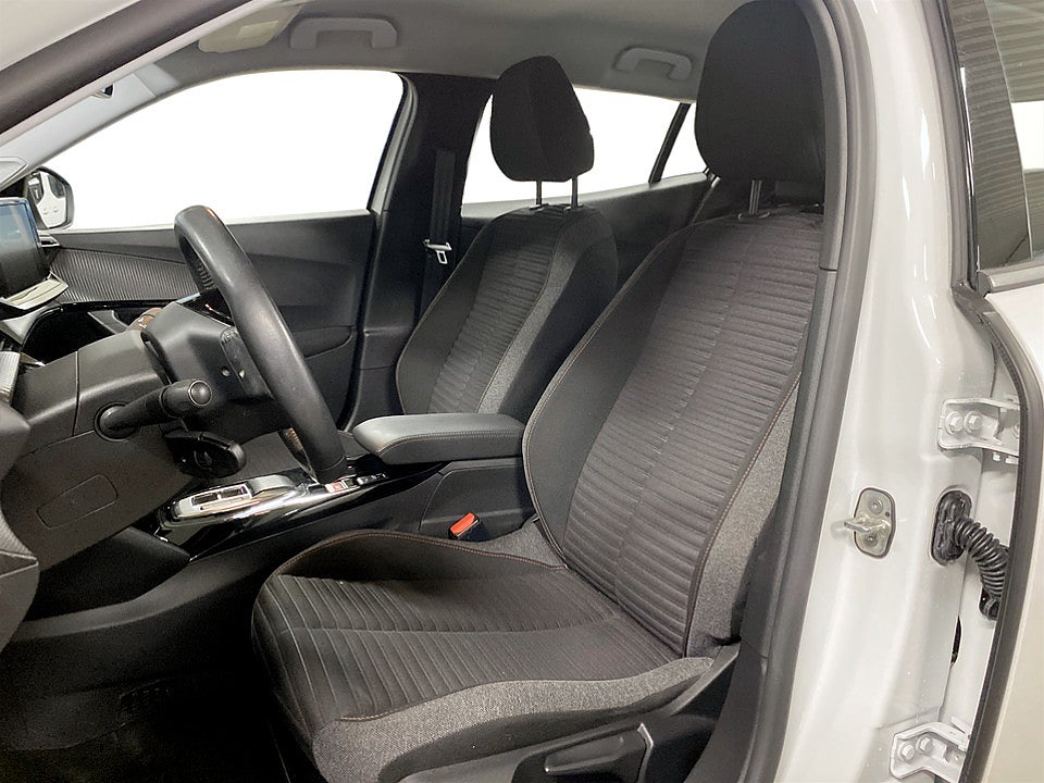 Bild på Peugeot E-2008 Active 50kWh 136hk Aut - 1 ÄGARE, BACKSENSORER