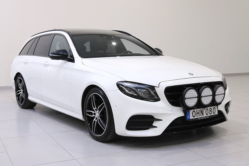 Mercedes-Benz E 220d AMG  / Värmare / Pano / Burmester / Widescreen