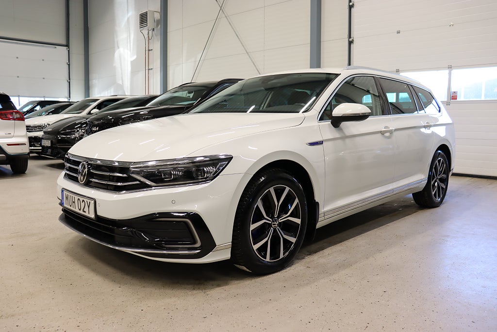 Volkswagen Passat Sportscombi GTE 1.4 TSI B-Värm Drag Cockpit 218hk