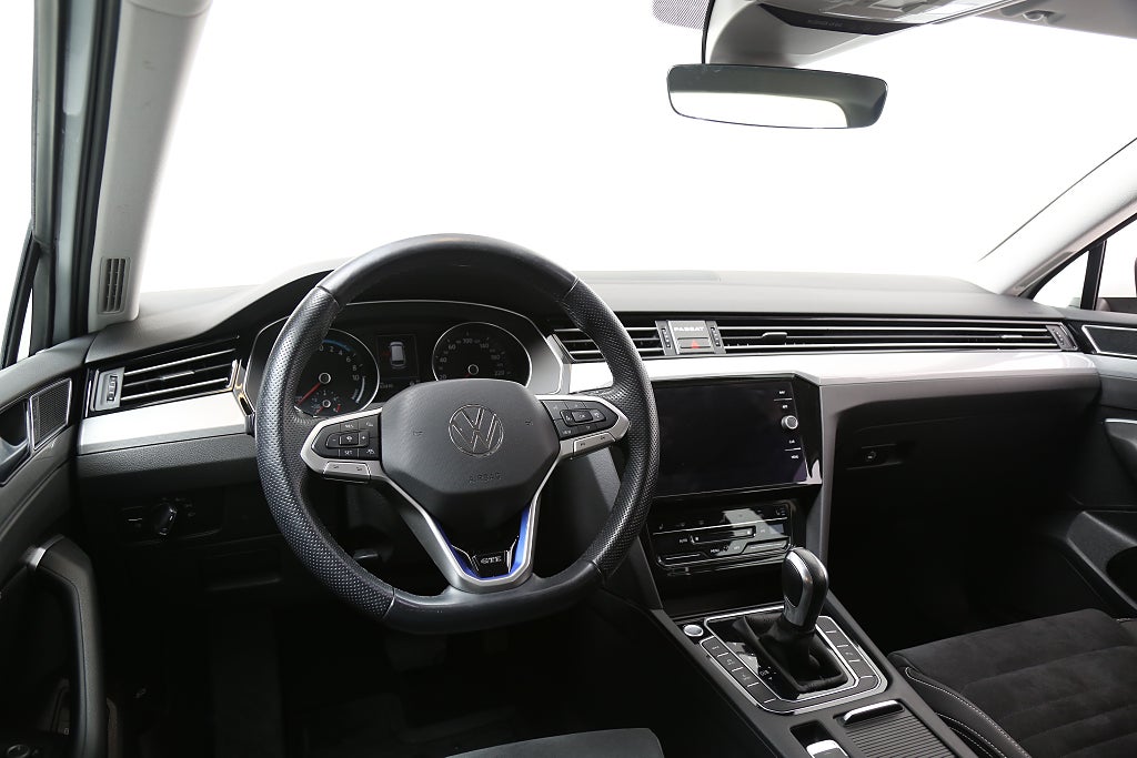 Volkswagen Passat Sportscombi GTE Plug-in 218hk DSG Motorv Extraljusramp 2021